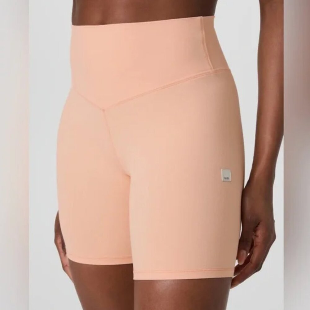Vuori Shorts in Peach